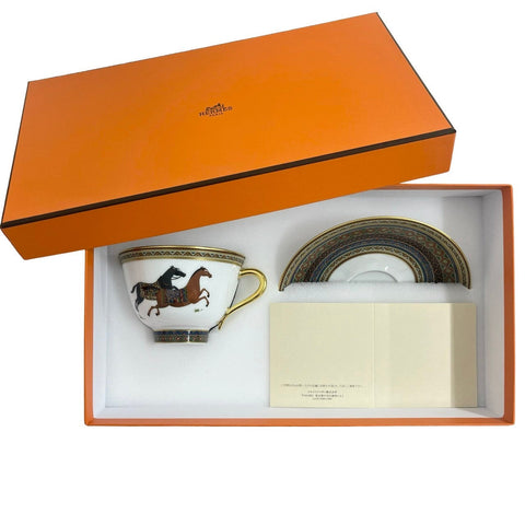【入荷情報】Hermes エルメス ティーカップ＆ソーサー 〈シュヴァルドリアン〉