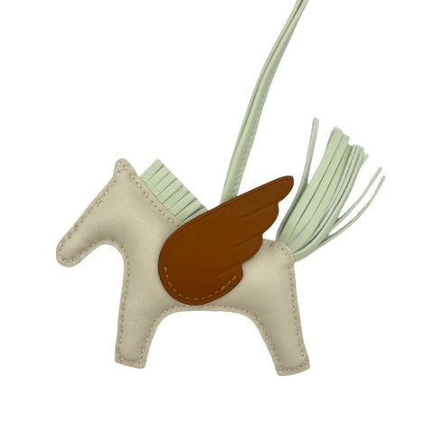 【入荷情報】エルメス RODEO PEGASE PM ロデオペガサスPM チャーム 小物 クレ/ゴールド/ヴェールフィズ