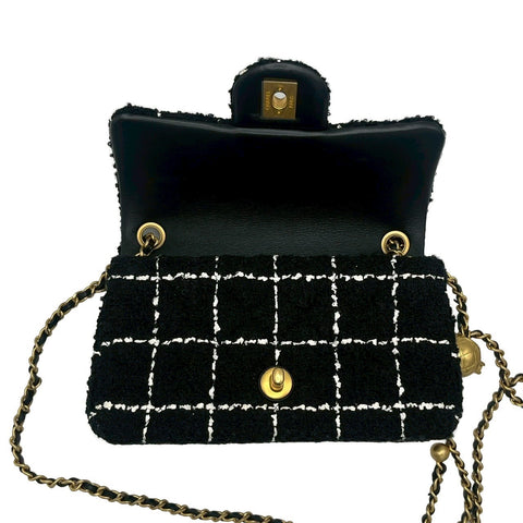 【中古】 CHANEL シャネル TWEED MINI MATELASSE ツイードミニマトラッセ ショルダーバッグ ランダム番(2023年～) ブラック/ホワイト ツイード 中古 USED バッグ