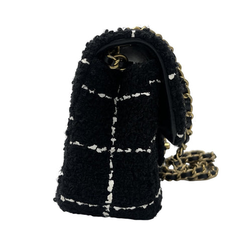 【中古】 CHANEL シャネル TWEED MINI MATELASSE ツイードミニマトラッセ ショルダーバッグ ランダム番(2023年～) ブラック/ホワイト ツイード 中古 USED バッグ
