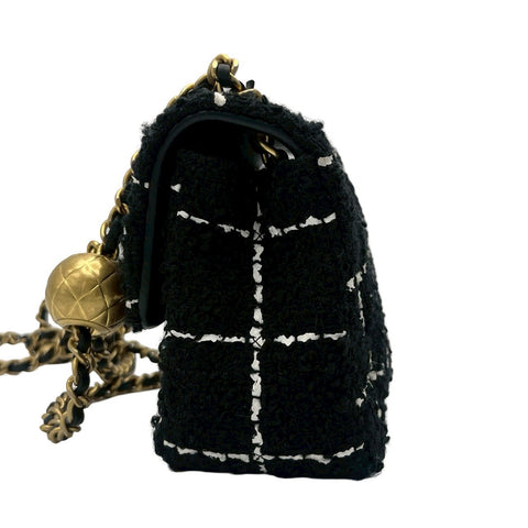 【中古】 CHANEL シャネル TWEED MINI MATELASSE ツイードミニマトラッセ ショルダーバッグ ランダム番(2023年～) ブラック/ホワイト ツイード 中古 USED バッグ