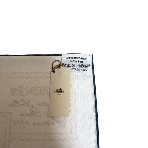 【新品未使用】 Hermes エルメス カレ 90 《フォーブルの切手愛好家》 小物 ローズ・パール / グレー / 白 シルク100% 新品未使用