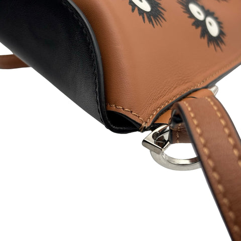 [Pre-owned] LOEWE x STUDIO GHIBLI Gate Pocket Shoulder Bag Dust Bunny Brown Leather Used Bag