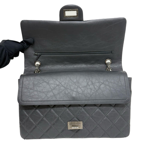 【中古】 CHANEL シャネル 2.55 MATELASSE DOUBLE FLAP 2.55 Bolso de hombro con cadena de joyas con solapa doble Matelassé Serie 15 (2012) Piel de becerro gris Bolso USADO