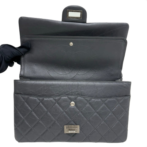 【中古】 CHANEL シャネル 2.55 MATELASSE DOUBLE FLAP 2.55 Bolso de hombro con cadena de joyas con solapa doble Matelassé Serie 15 (2012) Piel de becerro gris Bolso USADO