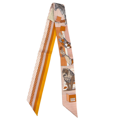 【新品未使用】 Hermes エルメス 《グラン・テアトル・ヌーヴォー》 ツイリー プードル/オランジュ・キュイ／キャラメル シルク100％ 新品未使用