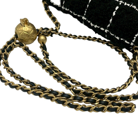 【中古】 CHANEL シャネル TWEED MINI MATELASSE ツイードミニマトラッセ ショルダーバッグ ランダム番(2023年～) ブラック/ホワイト ツイード 中古 USED バッグ