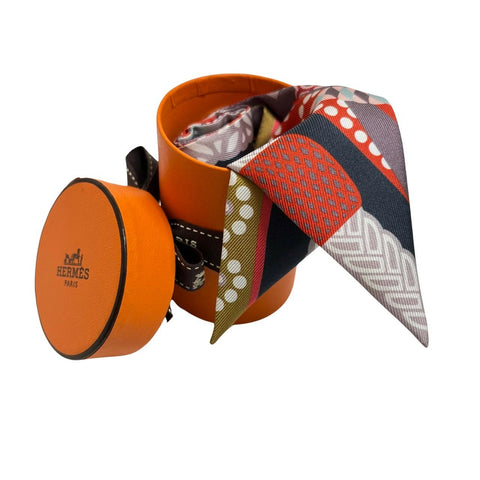 【Nuevo, sin usar】 Hermes Twilly "A Touch of Fantasy" H063921S35, 100% seda, para mujer, regalo