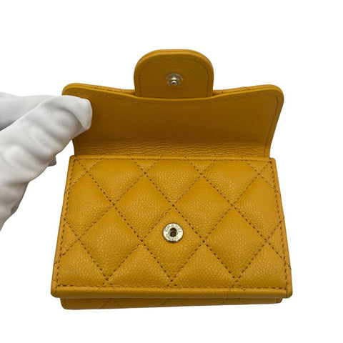 【中古】 CHANEL シャネル クラシックウォレット イエロー キャビアスキン ゴールド金具 三つ折り財布 ランダム番(2021年～) ブランド財布 中古品