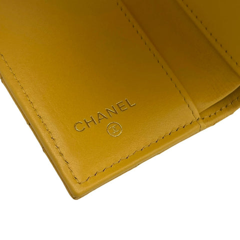【中古】 CHANEL シャネル クラシックウォレット イエロー キャビアスキン ゴールド金具 三つ折り財布 ランダム番(2021年～) ブランド財布 中古品