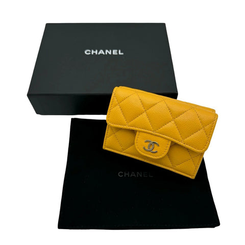 【中古】 CHANEL シャネル クラシックウォレット イエロー キャビアスキン ゴールド金具 三つ折り財布 ランダム番(2021年～) ブランド財布 中古品