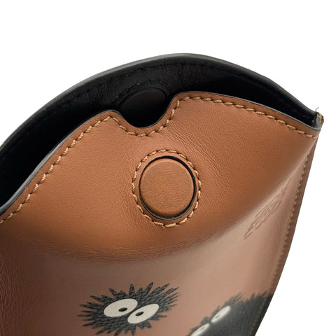 [Pre-owned] LOEWE x STUDIO GHIBLI Gate Pocket Shoulder Bag Dust Bunny Brown Leather Used Bag