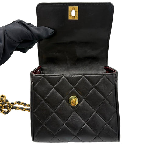 [Pre-owned] CHANEL Matelasse Chain Shoulder Bag, 2 Series (1993-1994), Black, Lambskin, Vintage, Used Bag