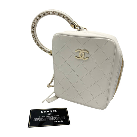 【中古】 CHANEL シャネル ハンドルバッグ  ホワイト ラムスキン 30番台(2020-2021年) ブランドバッグ ショルダーバッグ  中古品 レディース